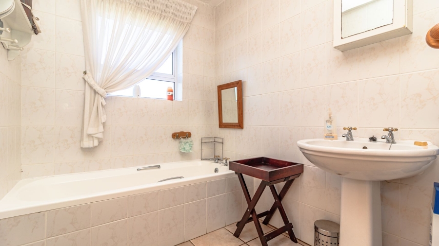 5 Bedroom Property for Sale in Bettys Bay Western Cape